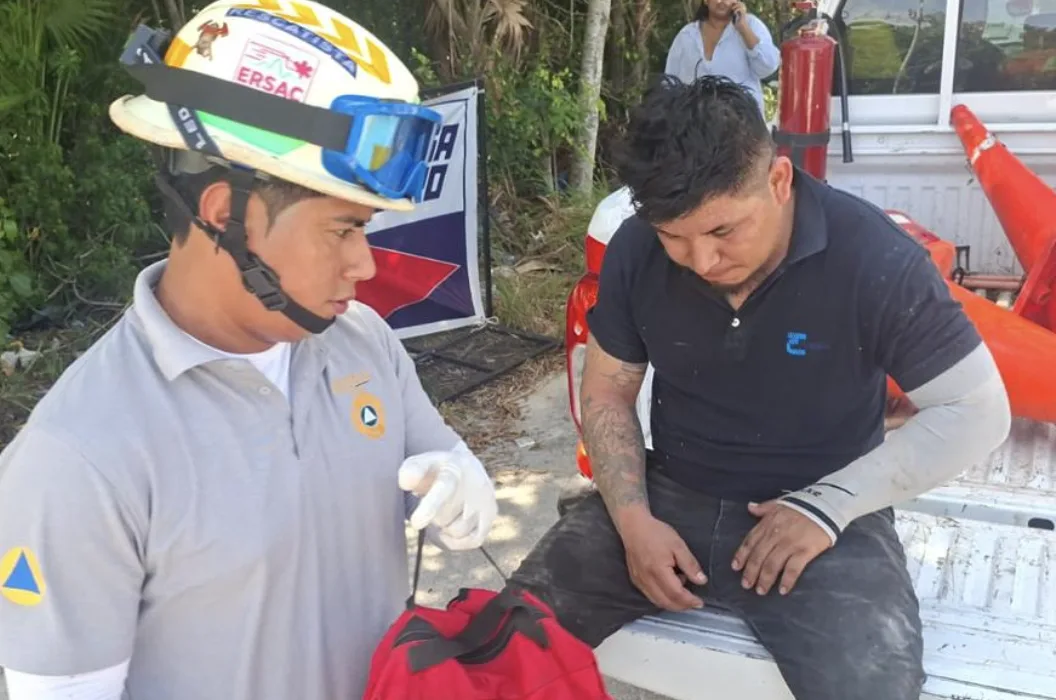 Trabajador de telecomunicaciones sufre descarga eléctrica en Tulum