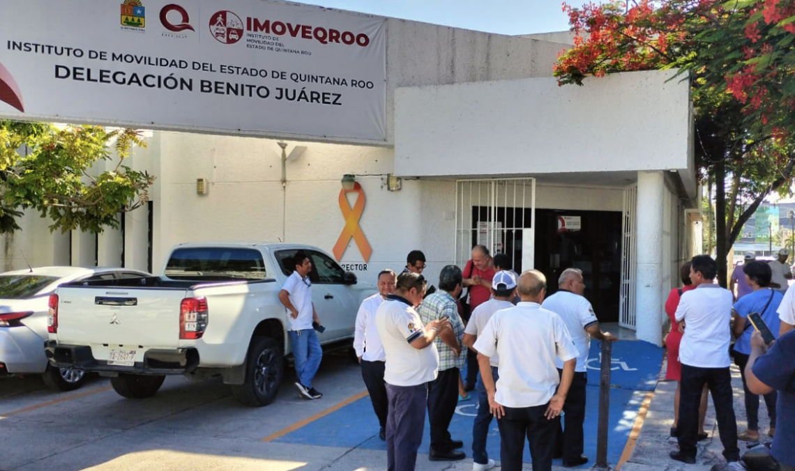 Taxistas de Cancún exigen frenar transporte irregular