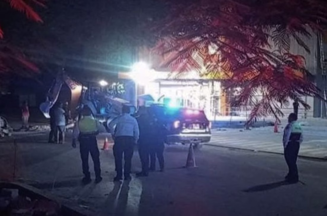 Excavadora daña cable y deja sin luz a Playa del Carmen