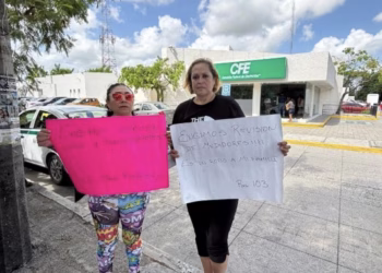 Vecinos de Cancún protestan por alza en recibos de luz
