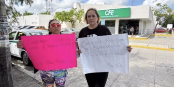 Vecinos de Cancún protestan por alza en recibos de luz