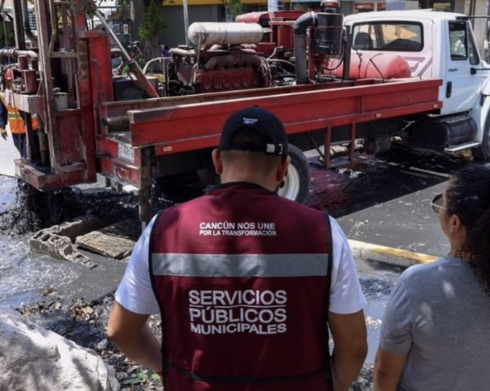 Cancún da mantenimiento a pozos de absorción en SM 23
