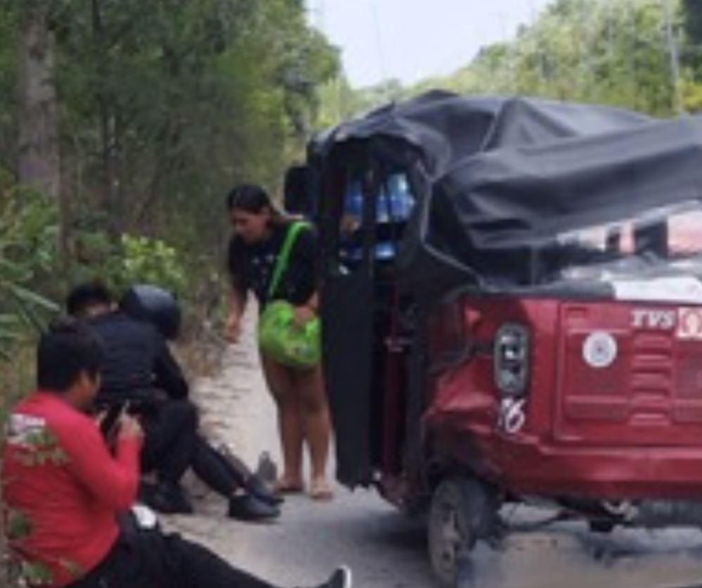 Mototaxi vuelca en Arco Norte y deja lesionado en Cancún