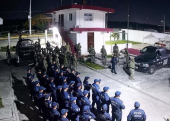 Aseguran droga y celulares en revisión al penal de Chetumal