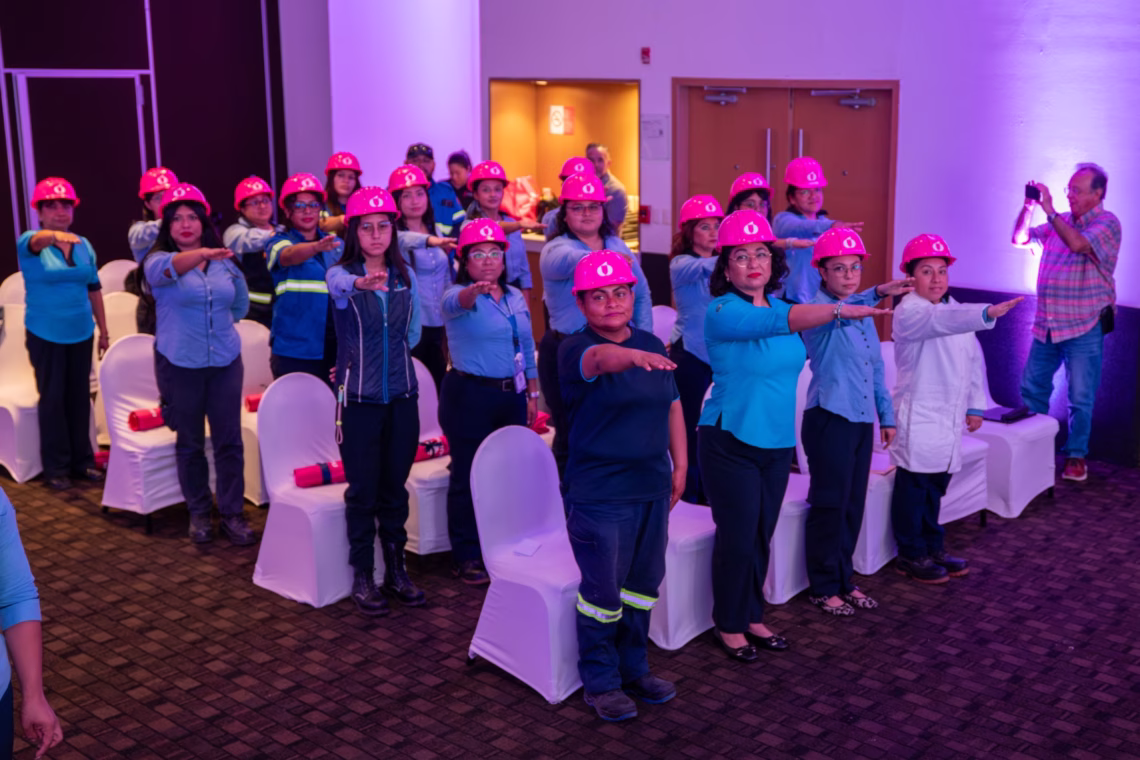 Aguakan, referente en liderazgo femenino del sector hídrico en Quintana Roo: mujeres toman protesta en iniciativa "Cascos Rosas"