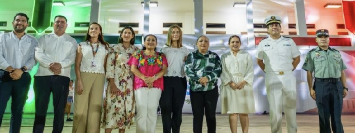 Chetumal enciende luces patrias en Palacio de Gobierno