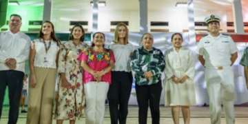 Chetumal enciende luces patrias en Palacio de Gobierno