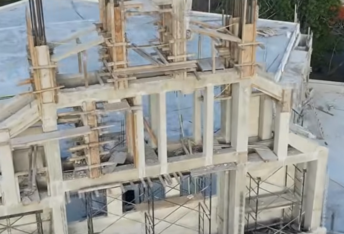 Catedral de Cancún, a tres metros de completar su espadaña
