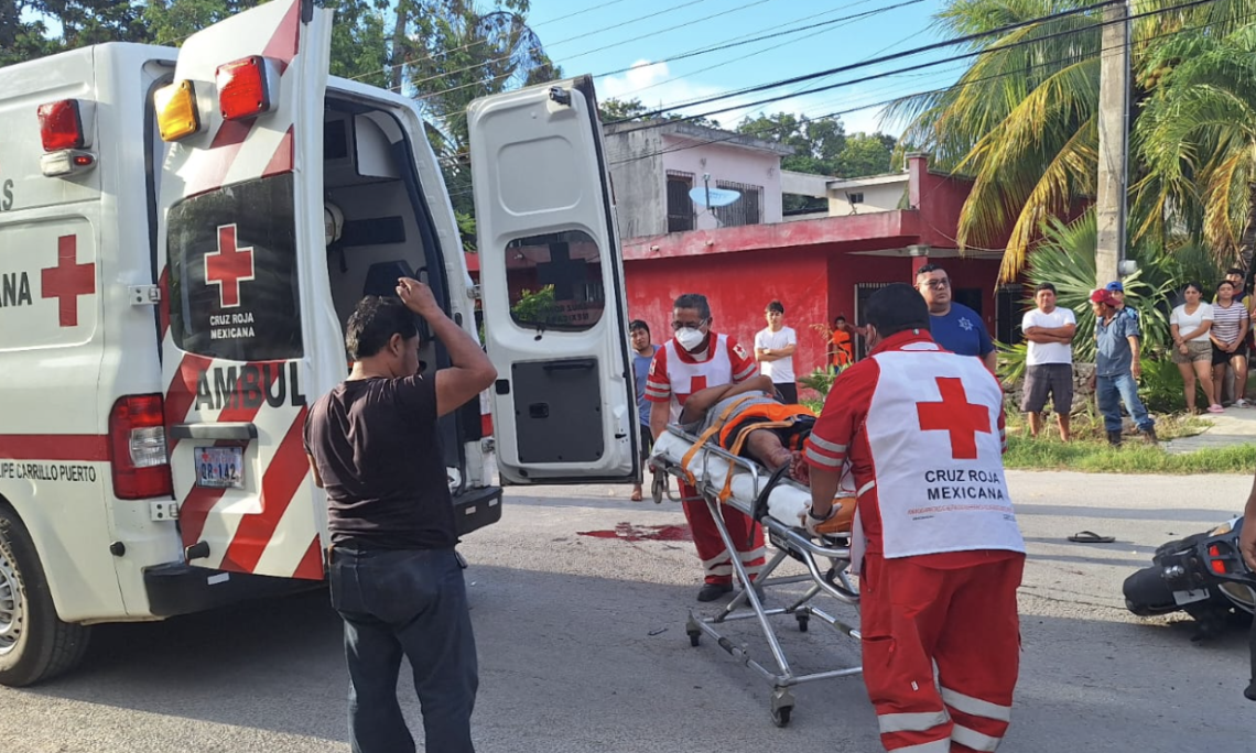 Motociclista se pasa un alto y choca en Felipe Carrillo Puerto