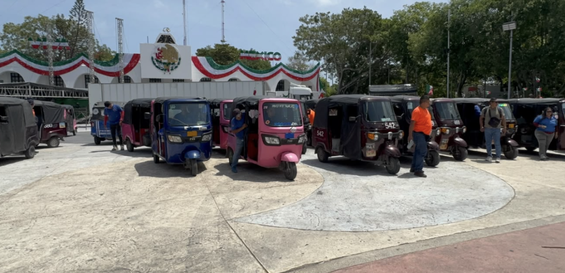 600 mototaxis marchan en Cancún y exigen seguridad