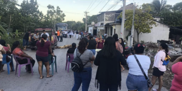 Padres bloquean carretera Chumpón-Tepich por domo escolar