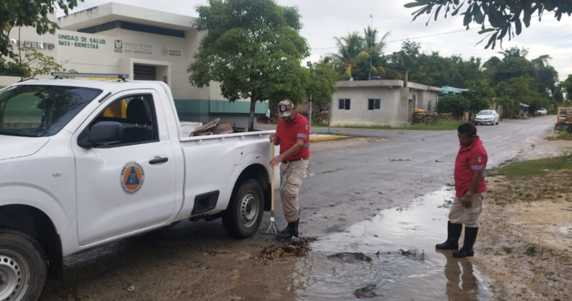 Felipe Carrillo Puerto: aguacero encharca calles y genera baches