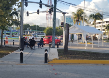 Bloquean acceso a Zona Hotelera por caso de niña desaparecida