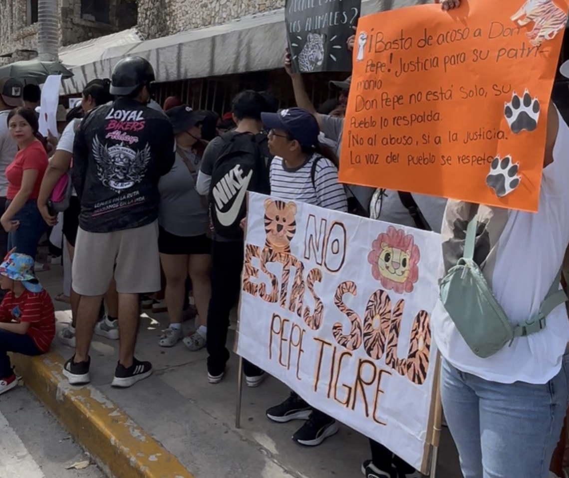 Simpatizantes llenan el antiguo Pepe's con mensajes de apoyo