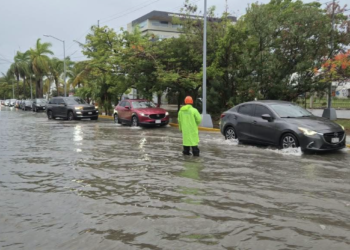 Lluvias dejan encharcamientos e inundan viviendas en Cancún