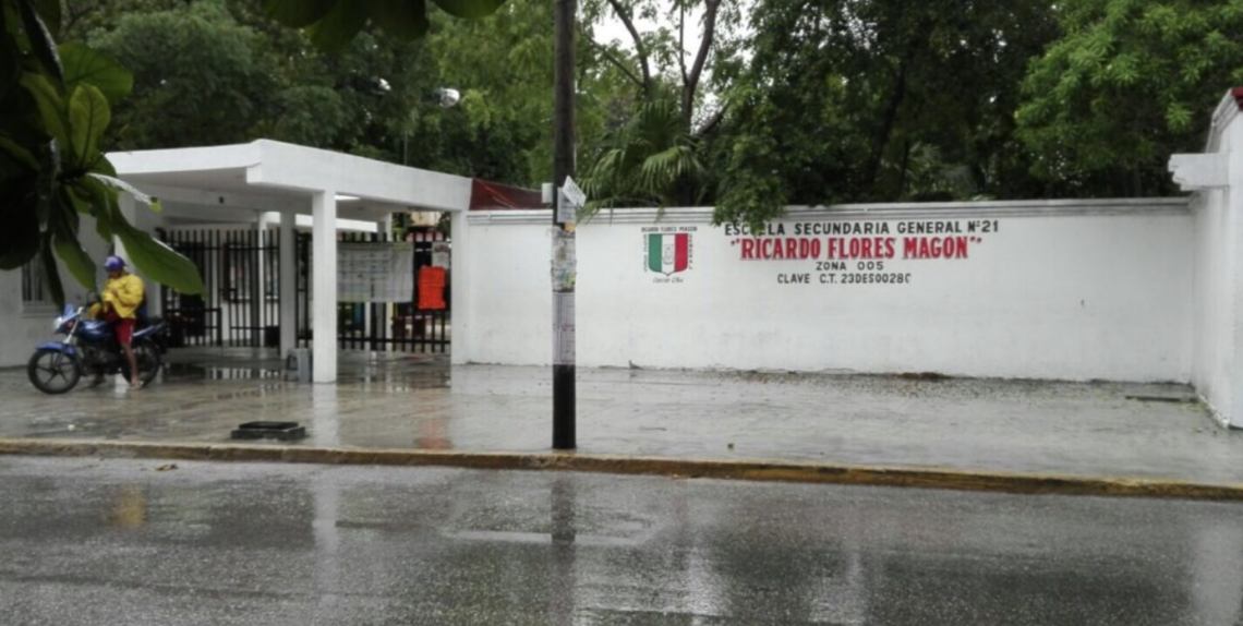Lluvias suspenden clases en primarias y secundarias de Cancún