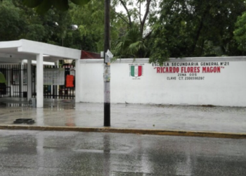 Lluvias suspenden clases en primarias y secundarias de Cancún
