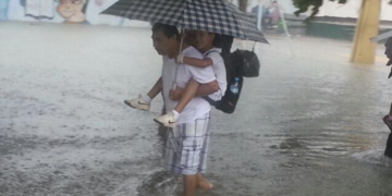 Lluvias disparan ausentismo escolar al 86% en Cancún