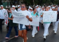 Trabajadores del IMSS marchan en Cancún por falta de insumos