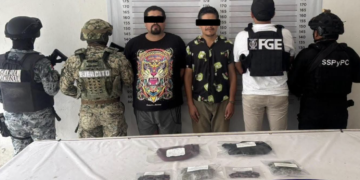 Detienen en Tulum a dos hombres con más de 124 envoltorios de droga