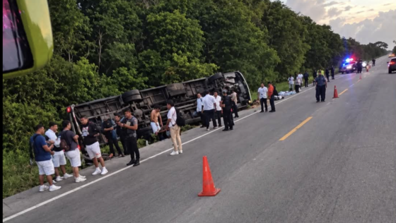 Vuelca autobús con empleados de hotel en Tulum: reportan tres muertos