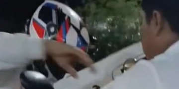 Choque entre motociclista y taxista desata pleito en Cancún