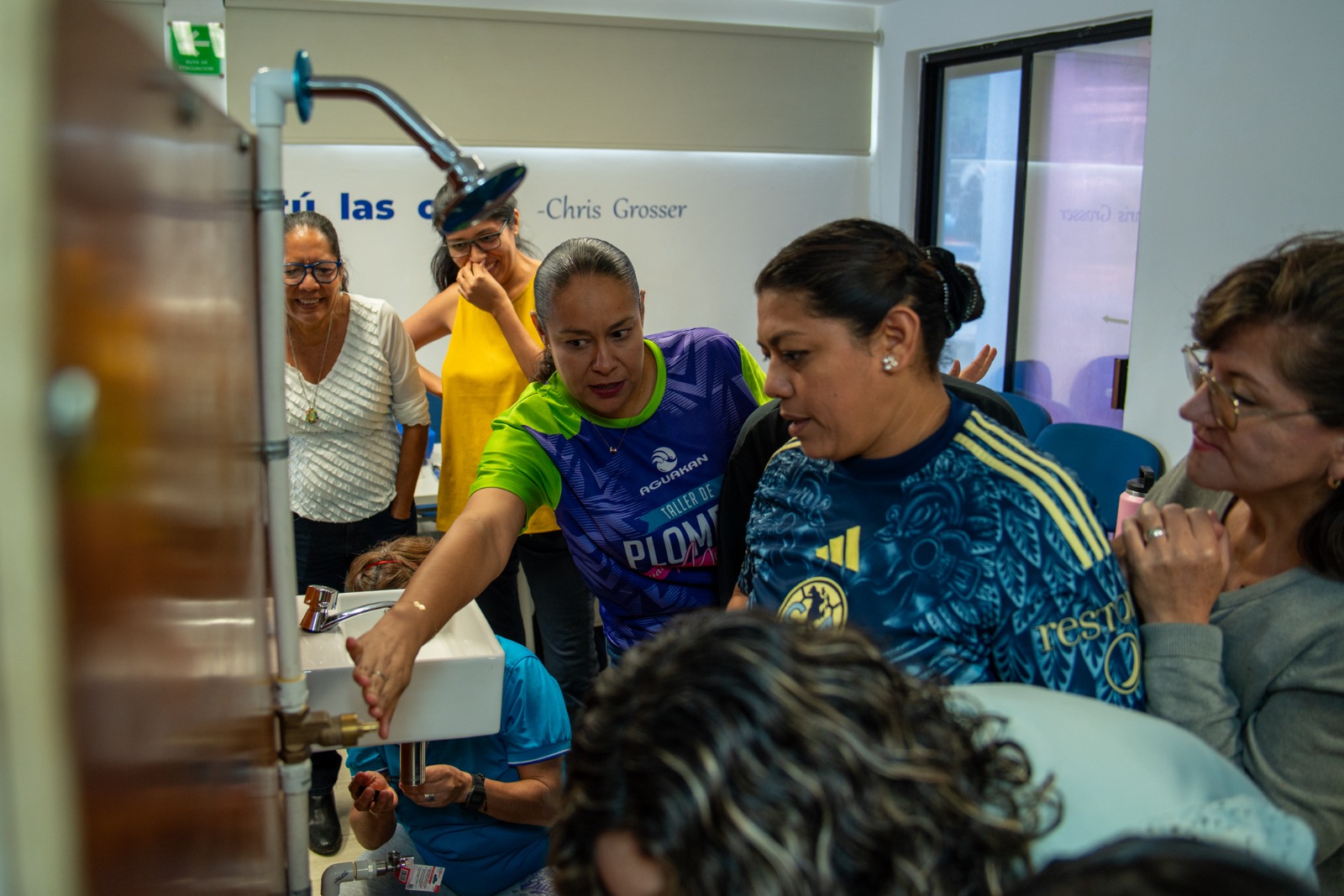Aguakan impulsa autonomía de mujeres de Cancún con su “Taller de Plomería”