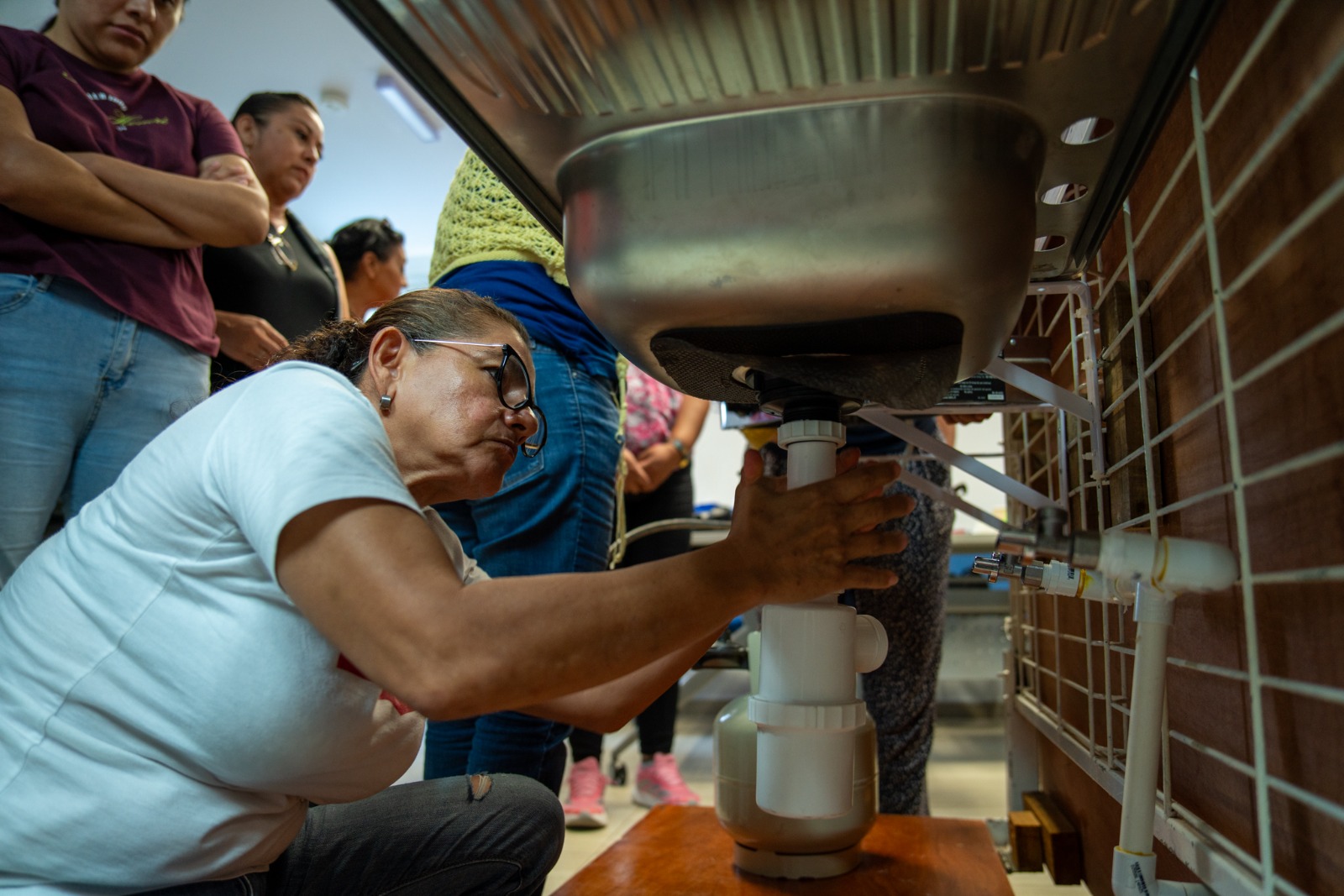 Aguakan impulsa autonomía de mujeres de Cancún con su “Taller de Plomería”