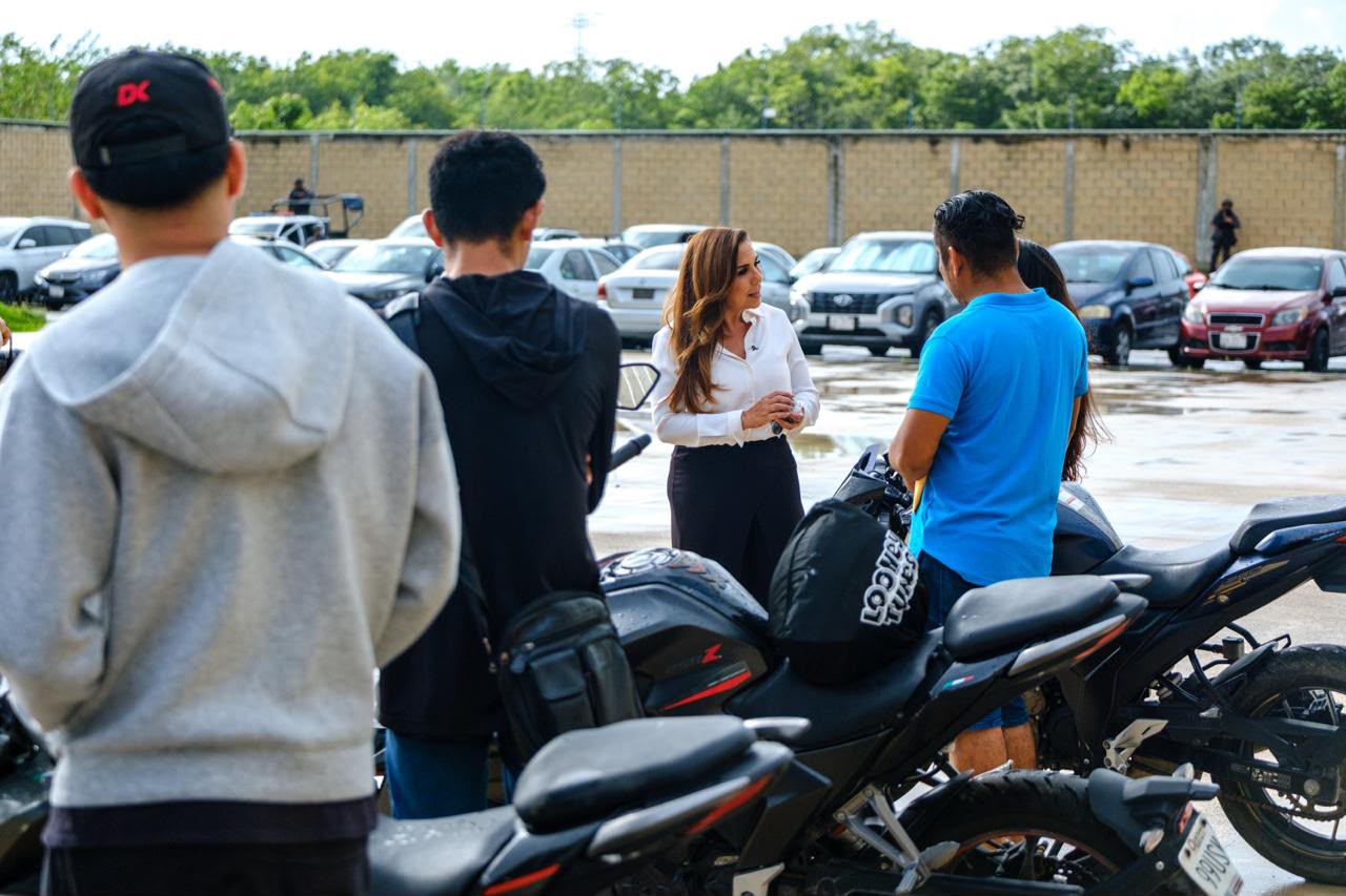 Entrega Mara Lezama a sus propietarios 12 vehículos recuperados por las autoridades