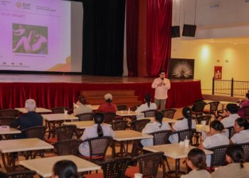 DIF Playa del Carmen lleva prevención del cáncer de mama a hoteles