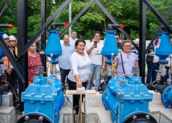 Juanita Chacón, presidenta del DIF Puerto Morelos, en la puesta en marcha del cárcamo Joaquín Zetina Gasca
