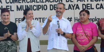 Entrega de carretas artesanales Hecho en Quintana Roo en el Parque Fundadores de Playa del Carmen