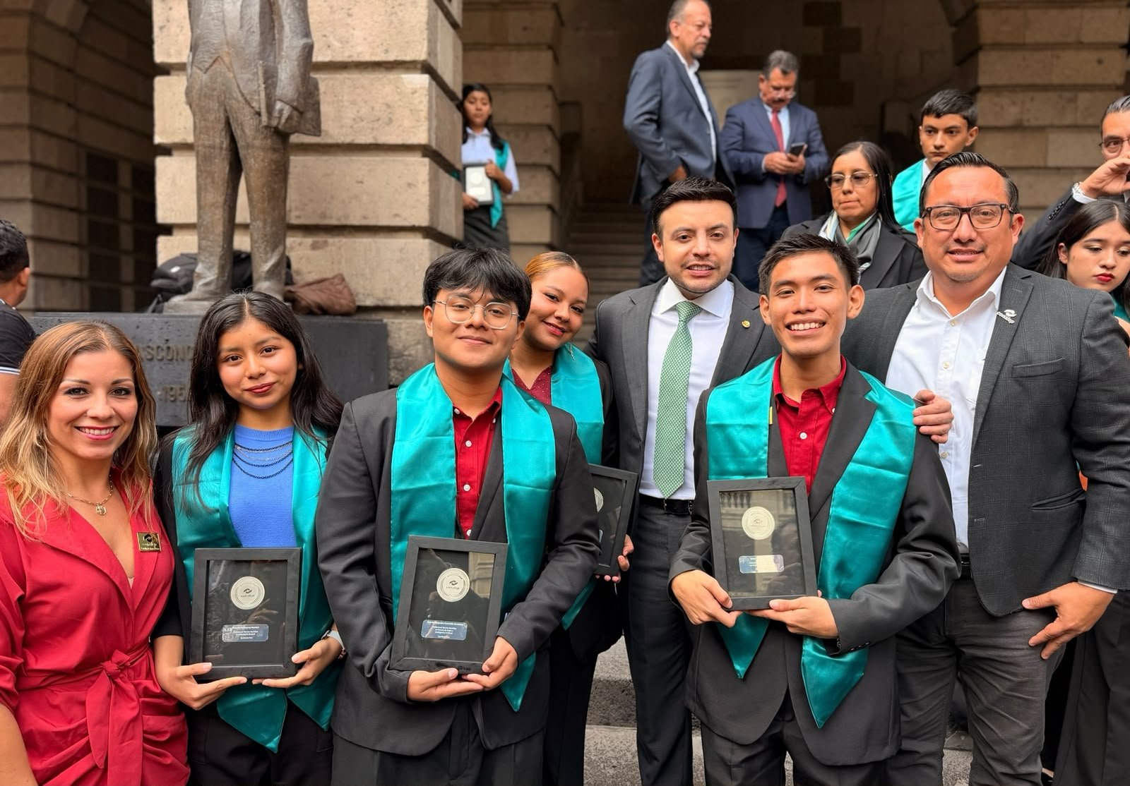 Alumnos de CONALEP Quintana Roo muestran su reconocimiento al Mérito Académico 2026 en la Ciudad de México