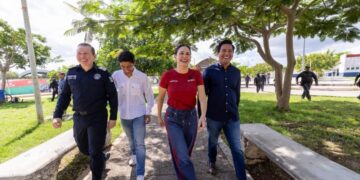 Estefanía Mercado recorre la alcaldía de Puerto Aventuras con el alcalde Juan José Arenas Carvajal