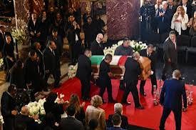 Guardia de honor ante el féretro de Cuauhtémoc Cárdenas en el Palacio de Bellas Artes