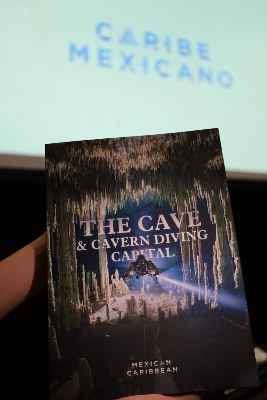 Portada de la Guía de Cuevas y Cavernas del Caribe Mexicano, The Cave & Cavern Diving Capital