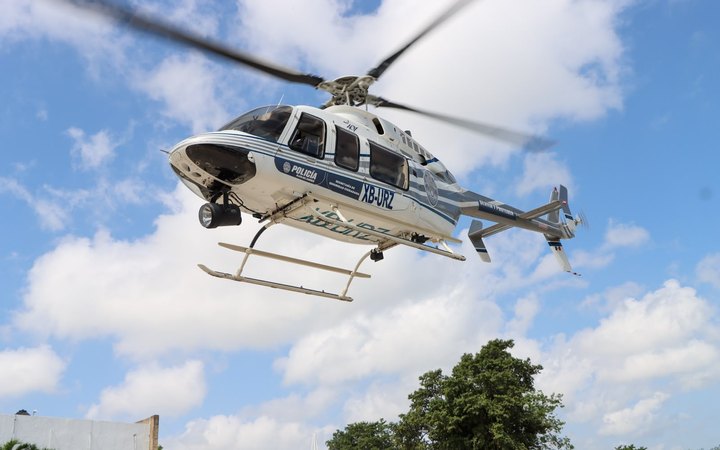 Helicóptero de la Policía de Playa del Carmen de la Secretaría de Seguridad Ciudadana en vuelo