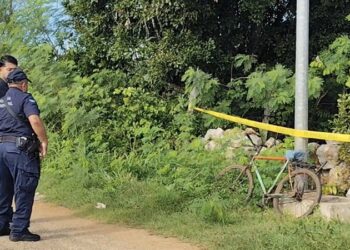 Policías municipales resguardan el predio acordonado de la colonia Morelos, en José María Morelos.