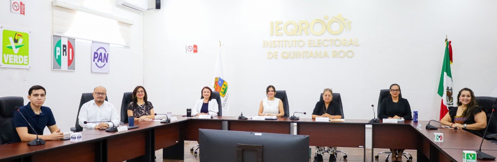 Integrantes del Consejo General del IEQROO y representantes de partidos en la sesión sobre el Proceso Electoral Local 2027