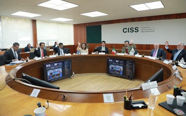 Sesión del Consejo Técnico del IMSS que aprobó recibir el terreno en Cozumel para el nuevo Hospital General de Zona