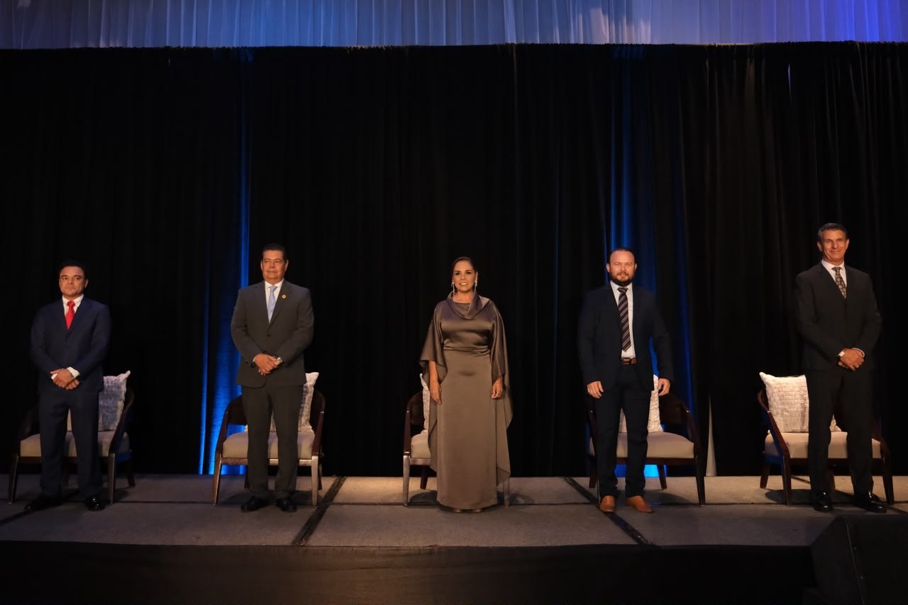 Mara Lezama en la ceremonia del Consejo Coordinador Empresarial del Caribe