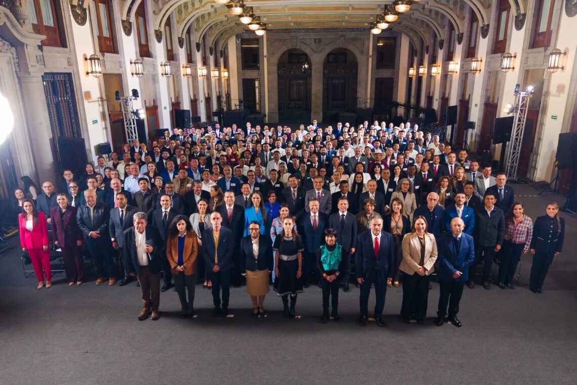 Mara Lezama con la presidenta Claudia Sheinbaum, gobernadoras y gobernadores en Palacio Nacional