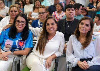 La gobernadora Mara Lezama en la ceremonia de altas de la jornada Unidos de Corazón en Cancún