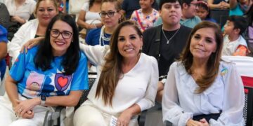 La gobernadora Mara Lezama en la ceremonia de altas de la jornada Unidos de Corazón en Cancún