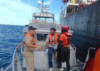 Desaloja la Marina a tripulante de barco petrolero frente a Isla Mujeres