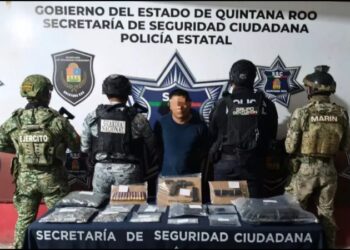 Ricardo "N", detenido en Bonfil, junto a elementos de seguridad y lo asegurado