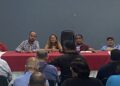 Dirigentes de nueve organizaciones de transportistas de carga en conferencia de prensa en Cancún
